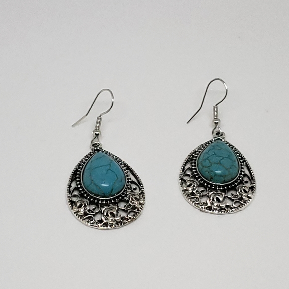 NWT Beautiful Turquoise Stone Silver Earrings - Picture 8 of 9